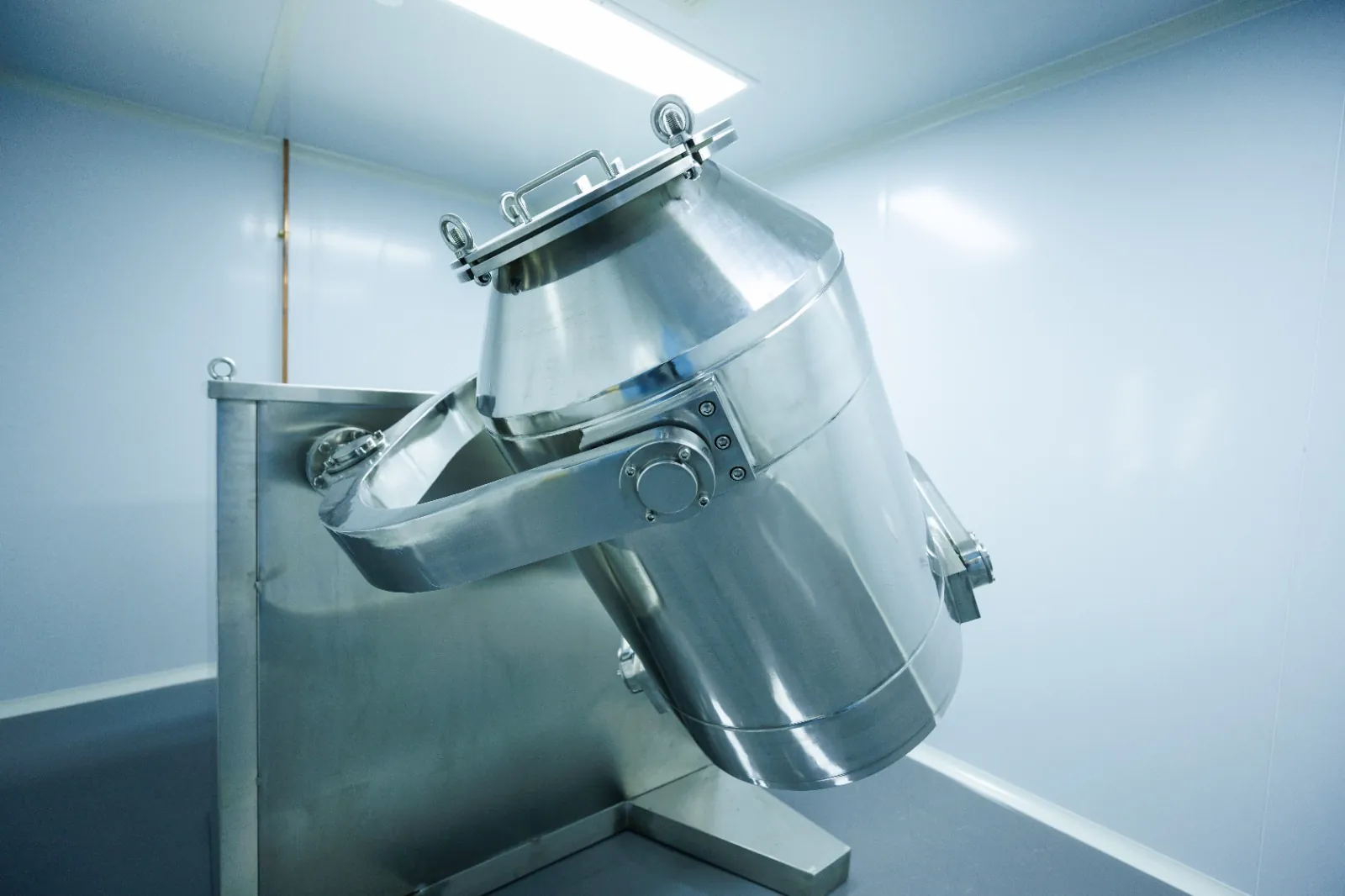 Stainless-steel 3D motion mixer in the Easy Health clean area